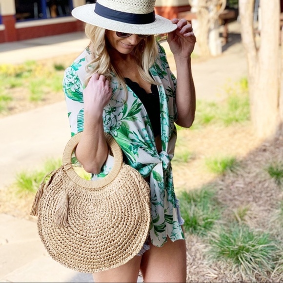 LAST ONE! Spring and Summer Must Have Straw Bag - Picture 2 of 4